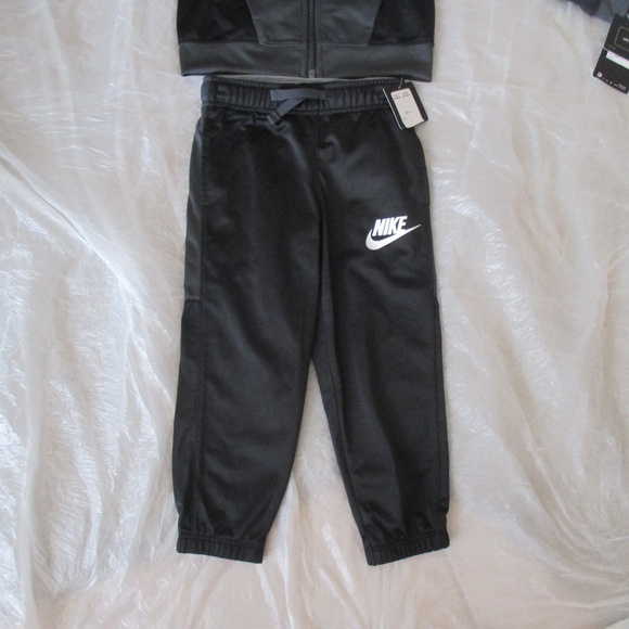 Nike Boys Tracksuit 2 Piece Black Gray 86C389-693 Brand New with Tags - Picture 3 of 8